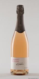 
M&eacute;daille d'Argent au Concours National des Cr&eacute;mants 2024

Dans une robe couleur rose p&acirc;le de fins filets de bulles forment